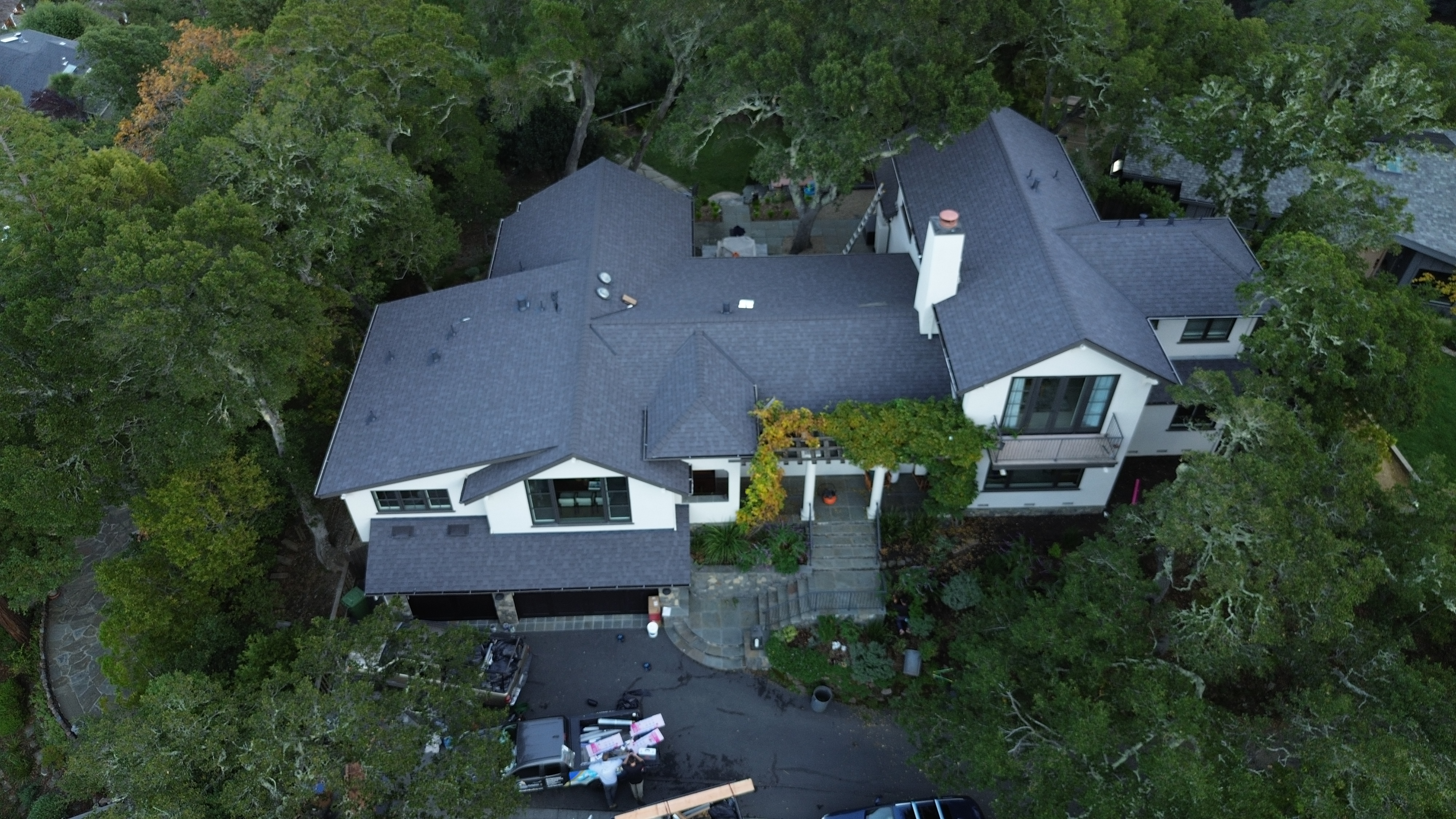 5 Hidden Signs of a Roof Leak (Before It Turns Into Expensive Dry Rot)